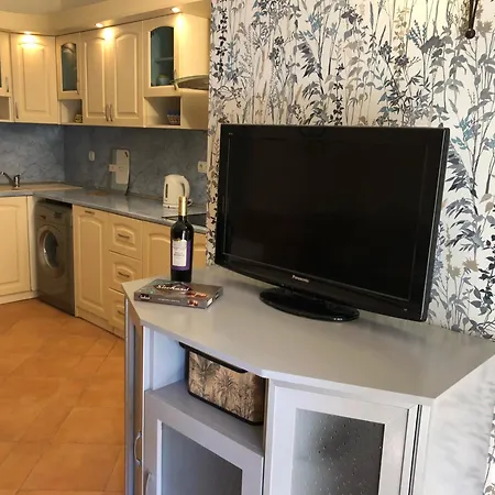 Apartment двухкомнатный в вилле с собственным двориком и барбекю в елените *
