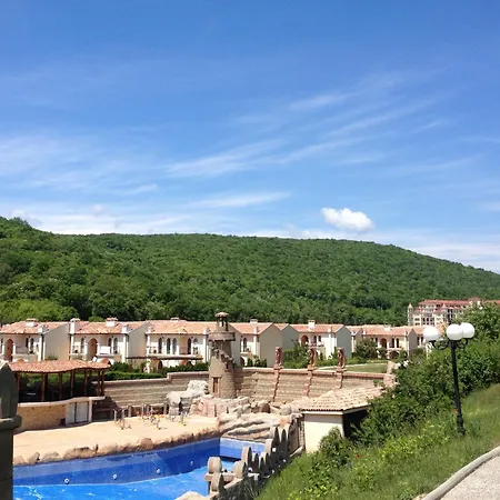 двухкомнатный в вилле с собственным двориком и барбекю в елените Apartment Sveti Vlas